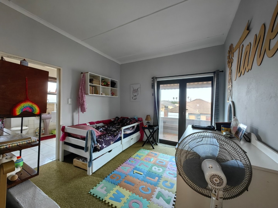 6 Bedroom Property for Sale in Glenlilly Western Cape